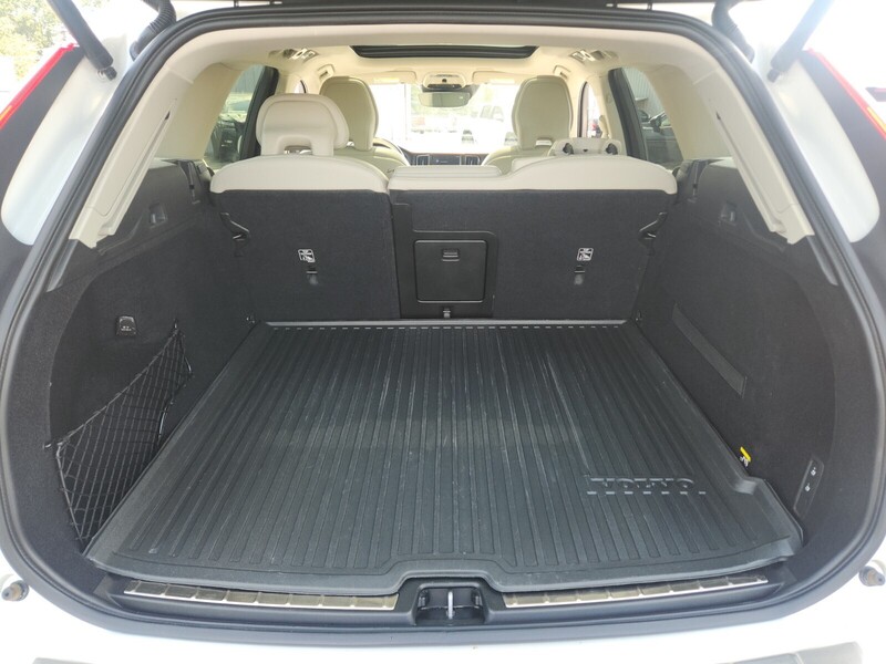 2019 Volvo XC60 T5 Momentum photo 13