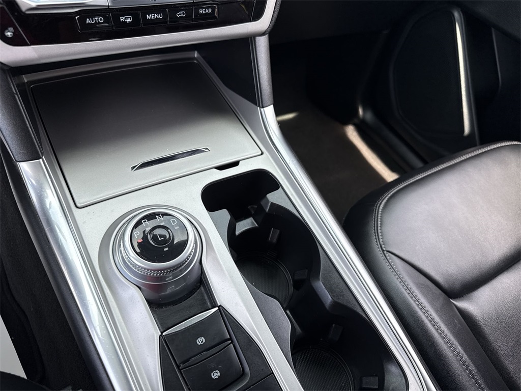 2023 Ford Explorer XLT photo 15