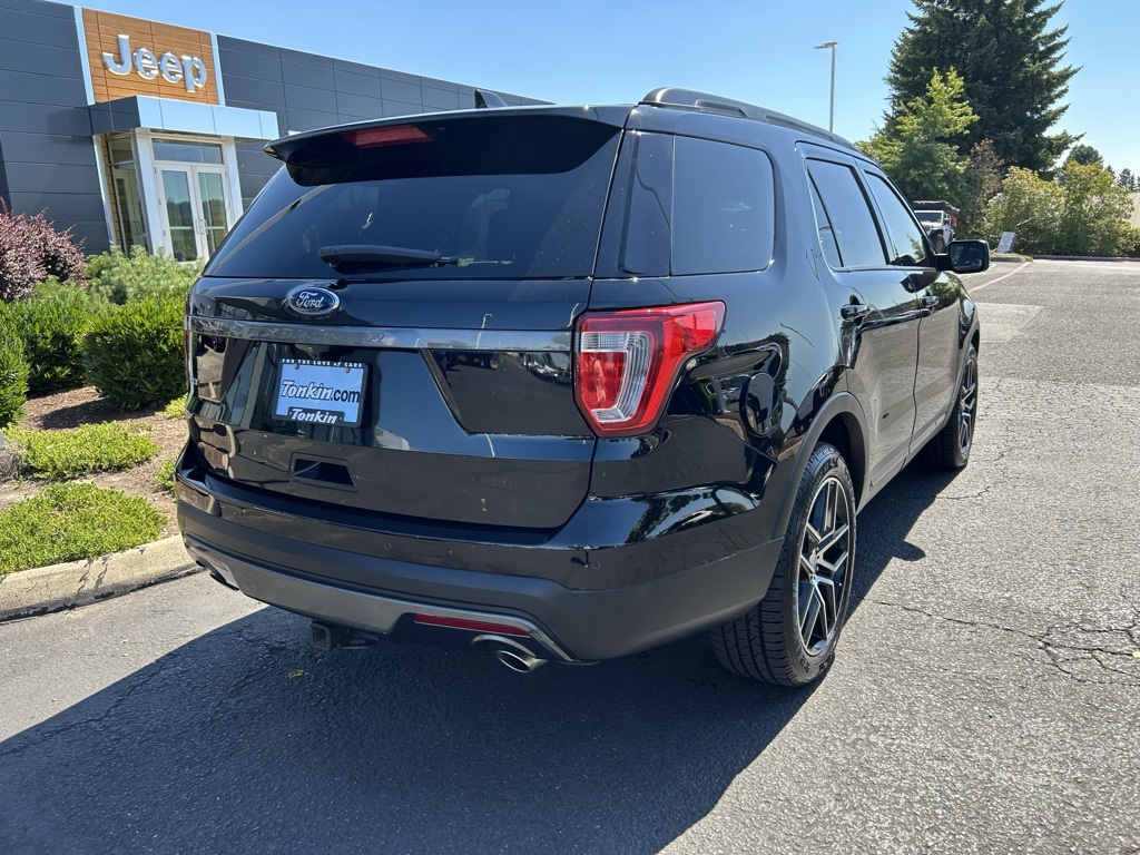 2017 Ford Explorer XLT photo 6