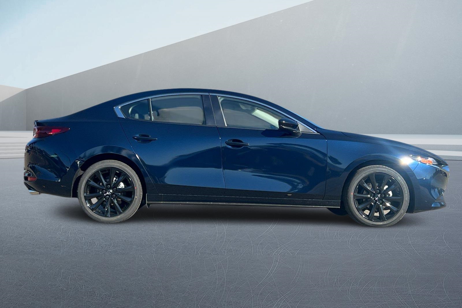 2025 Mazda Mazda3 2.5 Select Sport photo 2