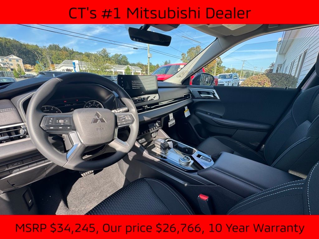2025 Mitsubishi Outlander ES photo 7