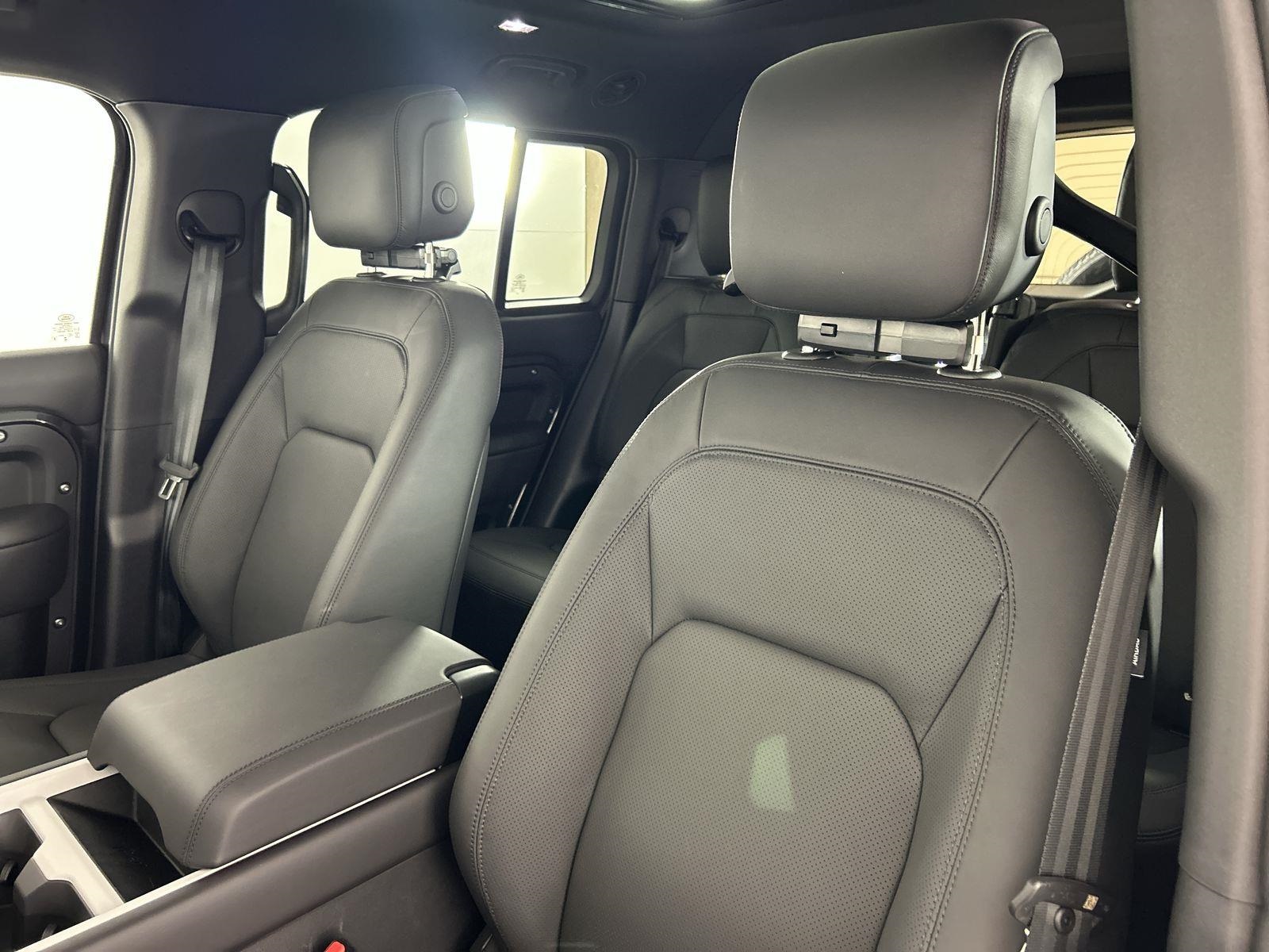 2025 Land Rover Defender 130 S photo 23