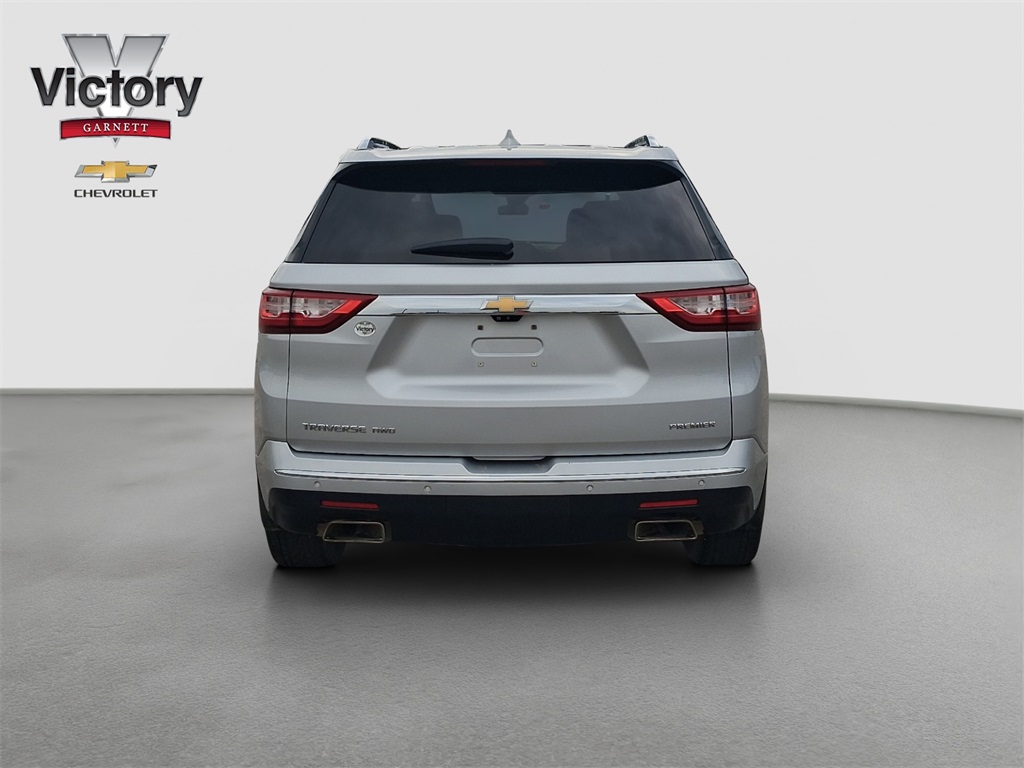2021 Chevrolet Traverse Premier photo 2
