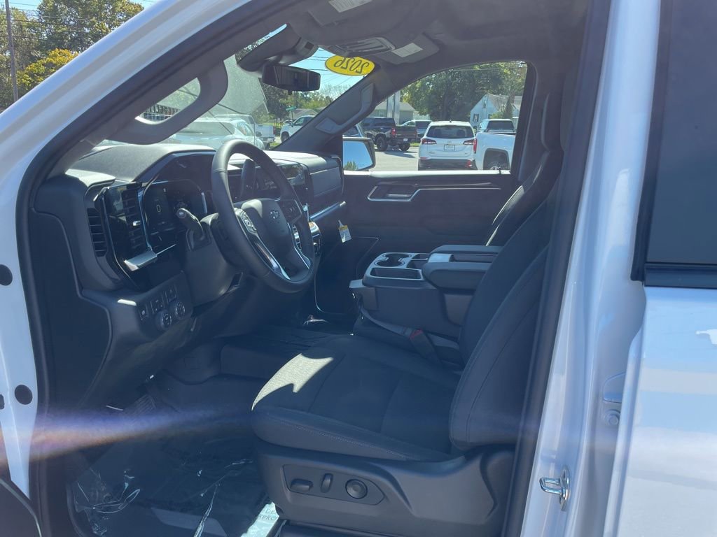 2026 Chevrolet Silverado 1500 RST photo 3