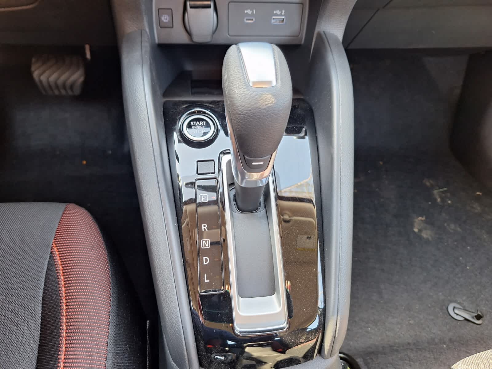 2025 Nissan Versa SR photo 17