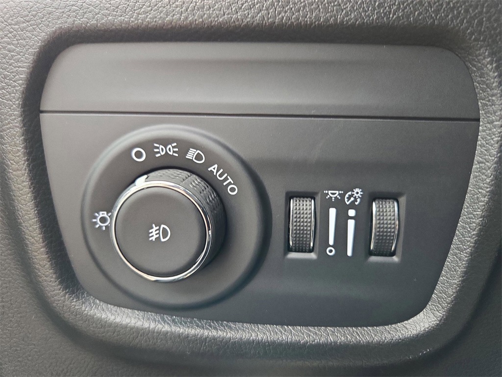 2025 Jeep Grand Cherokee Limited photo 17