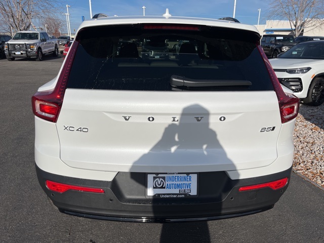 2026 Volvo XC40 photo 3