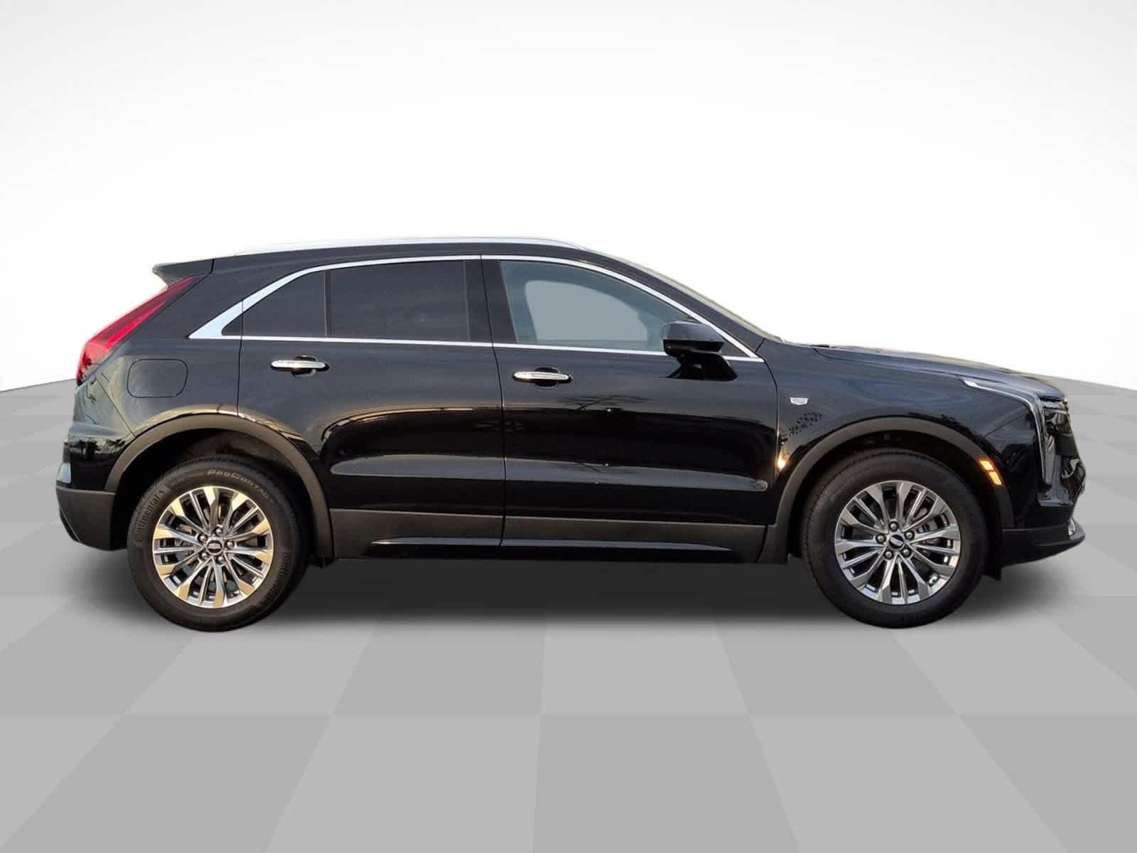 2025 Cadillac XT4 Premium Luxury photo 3