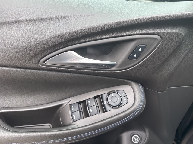 2025 Buick Encore GX Sport Touring photo 9
