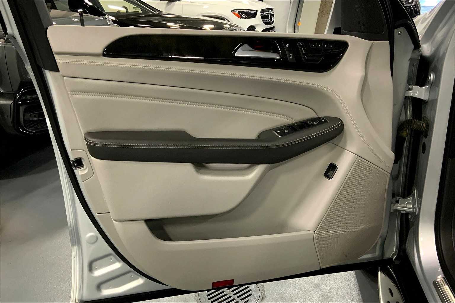2015 Mercedes Benz ML 350 photo 19