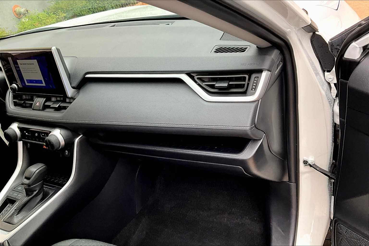 2025 Toyota RAV4 LE photo 11