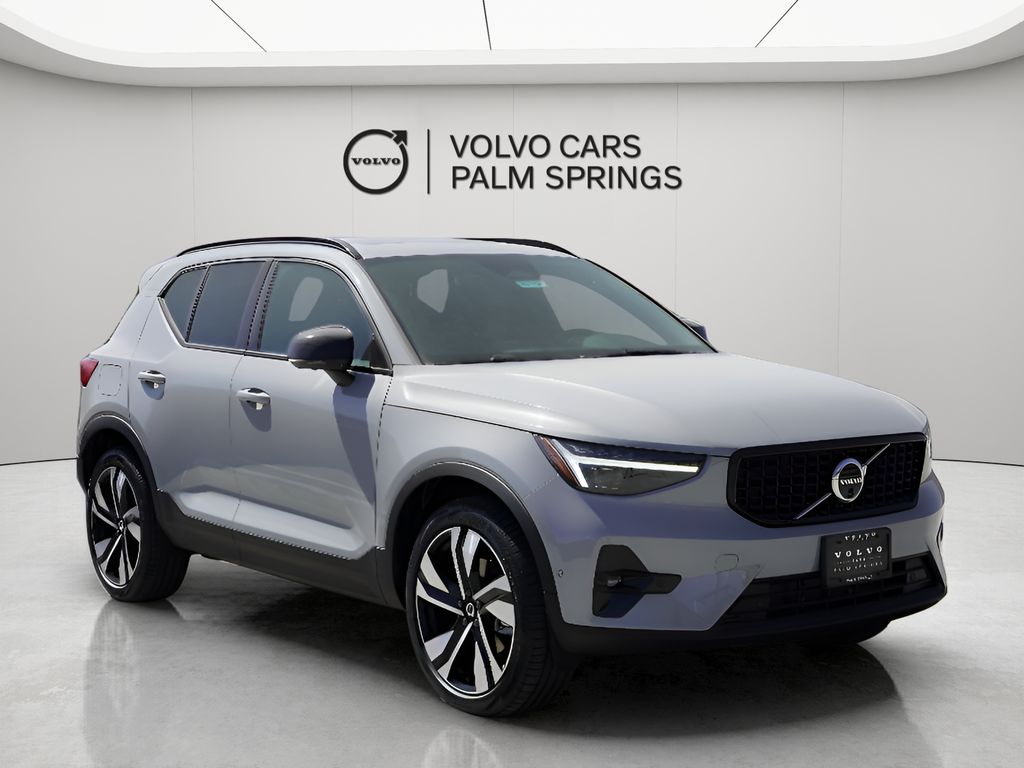 2025 Volvo XC40