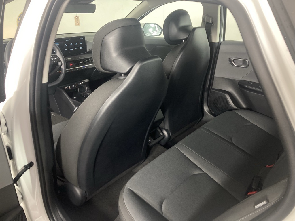 2025 Kia K4 LXS photo 2