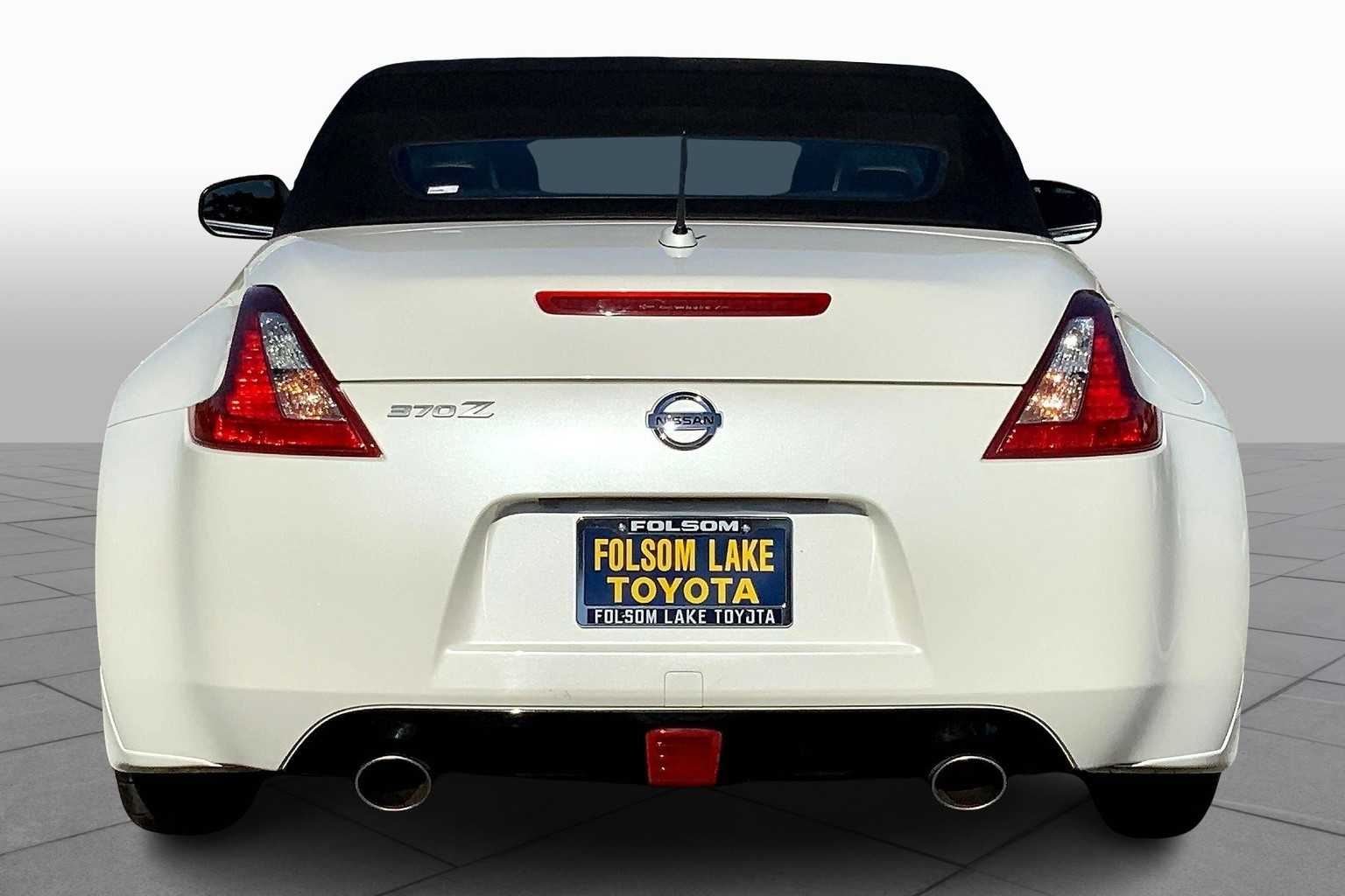 2018 Nissan 370Z Touring Sport photo 4