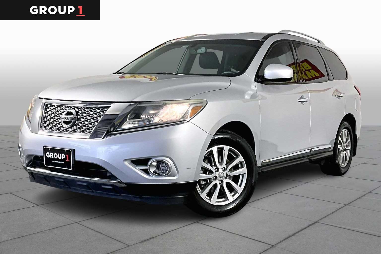 2015 Nissan Pathfinder SL's photo