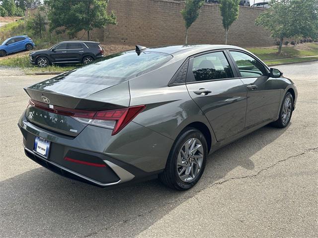 2025 Hyundai Elantra Hybrid photo 5