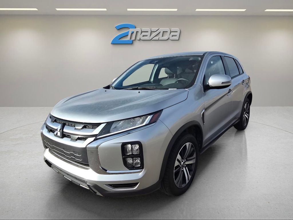 2024 Mitsubishi Outlander SE's photo