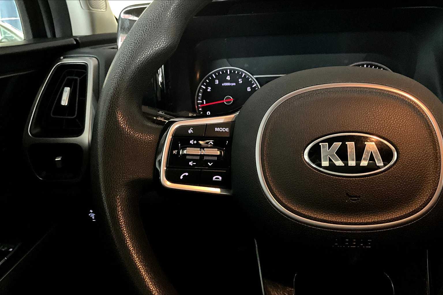 2021 Kia Sorento LX photo 23