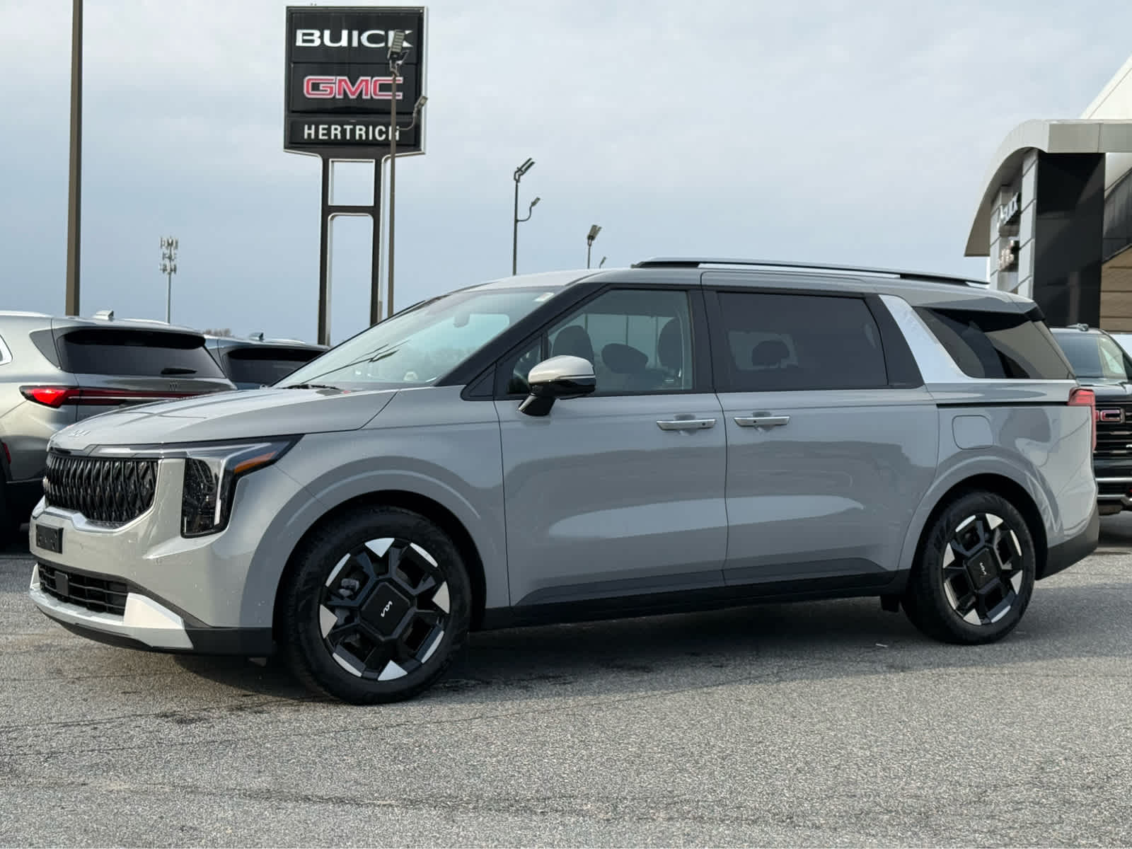 2026 Kia Carnival EX's photo