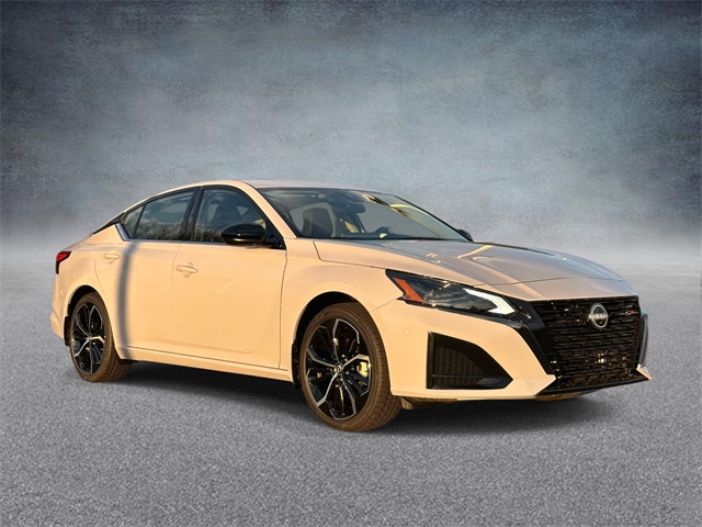 2025 Nissan Altima SR's photo
