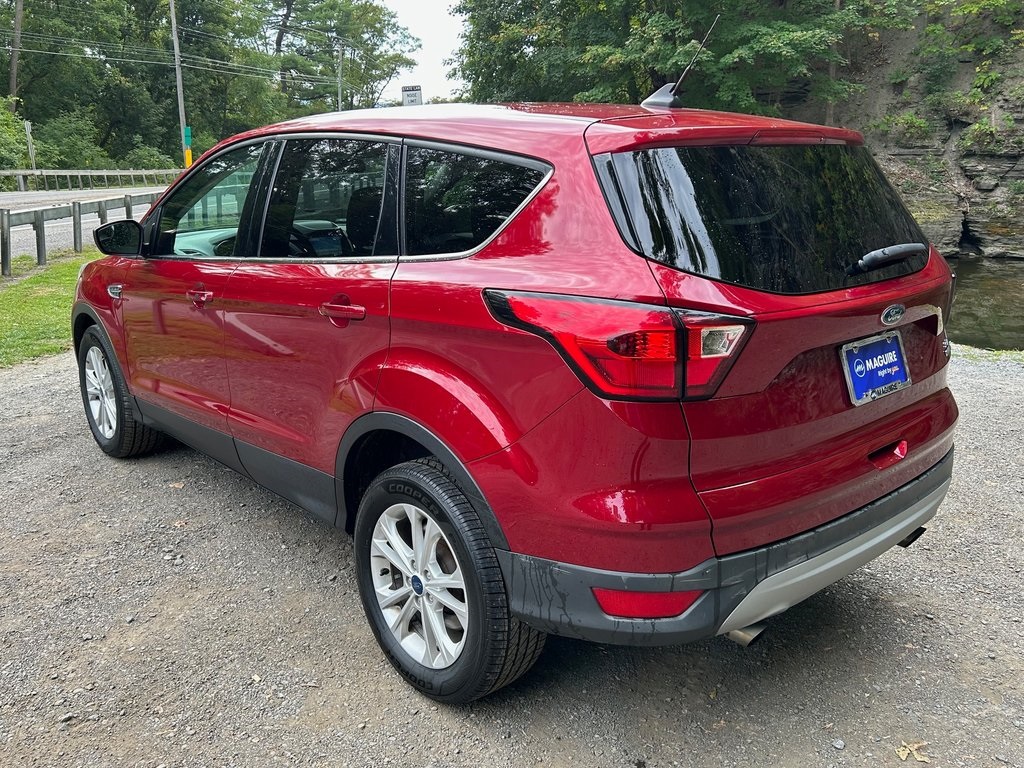 2019 Ford Escape SE photo 3