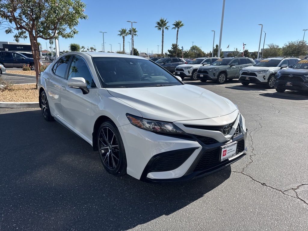 2022 Toyota Camry SE photo 4