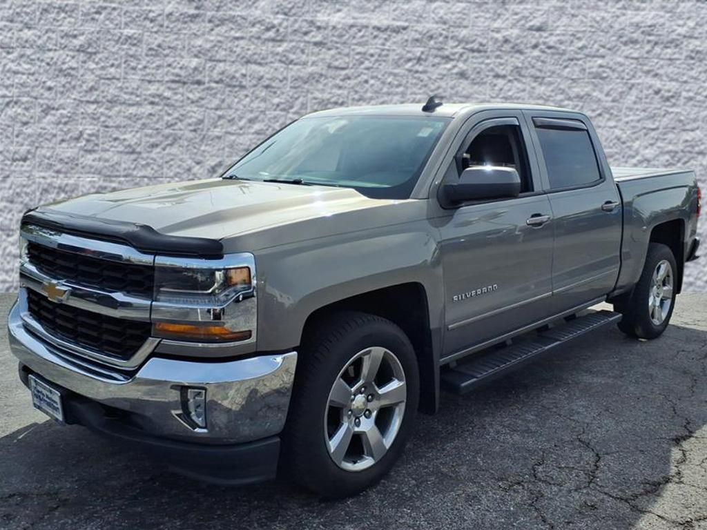 2017 Chevrolet Silverado 1500 LT photo 2