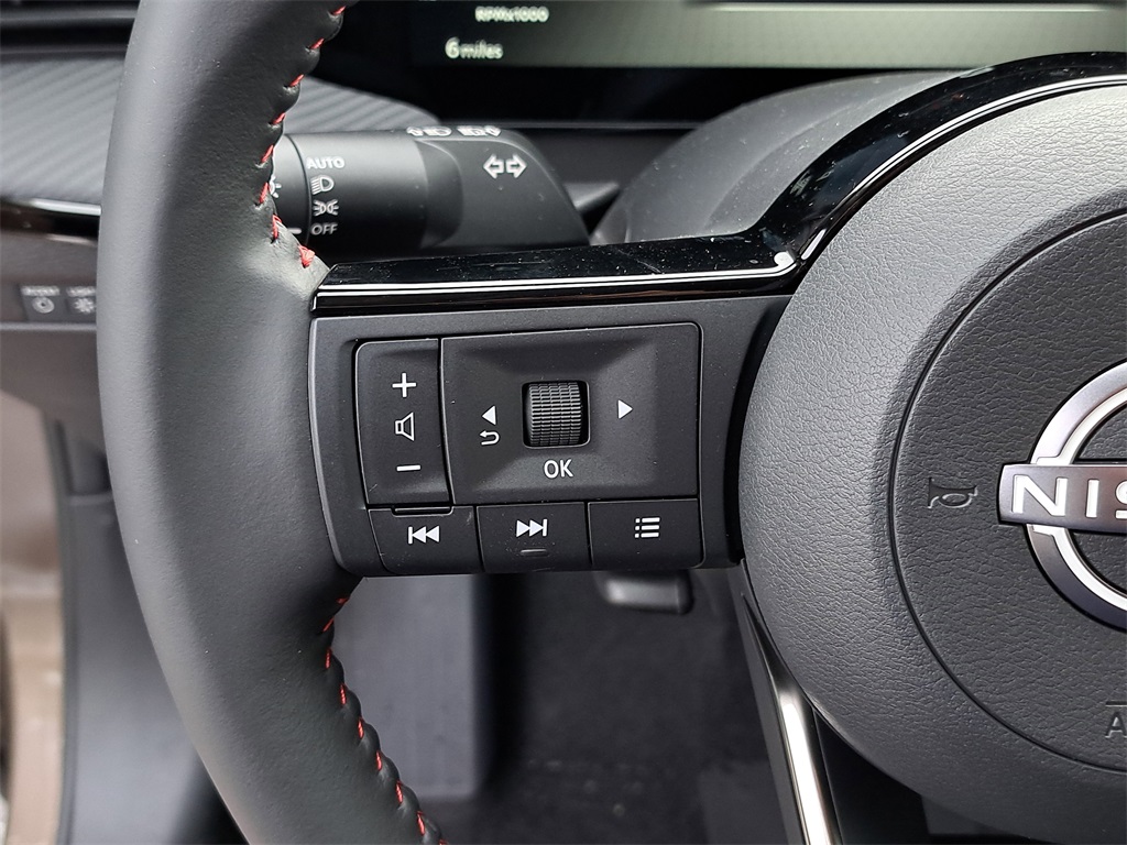 2026 Nissan Kicks SR photo 22