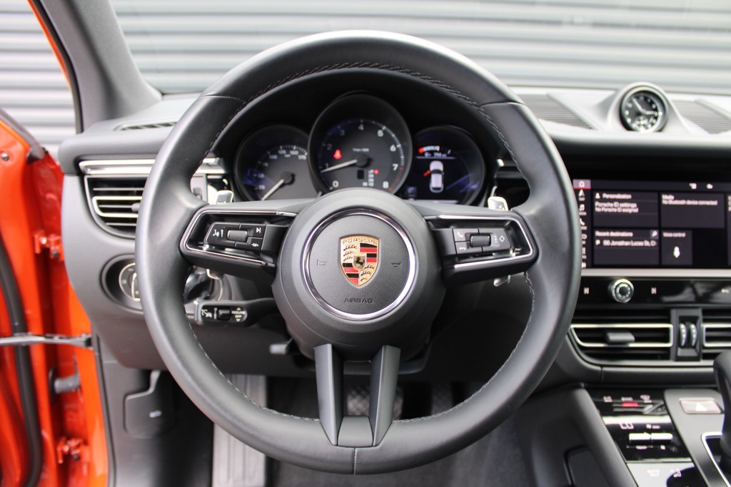 2024 Porsche Macan T photo 20
