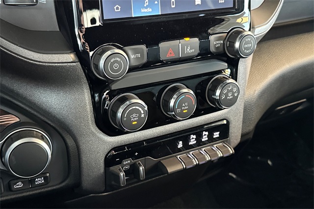 2026 Ram 1500 Warlock photo 18