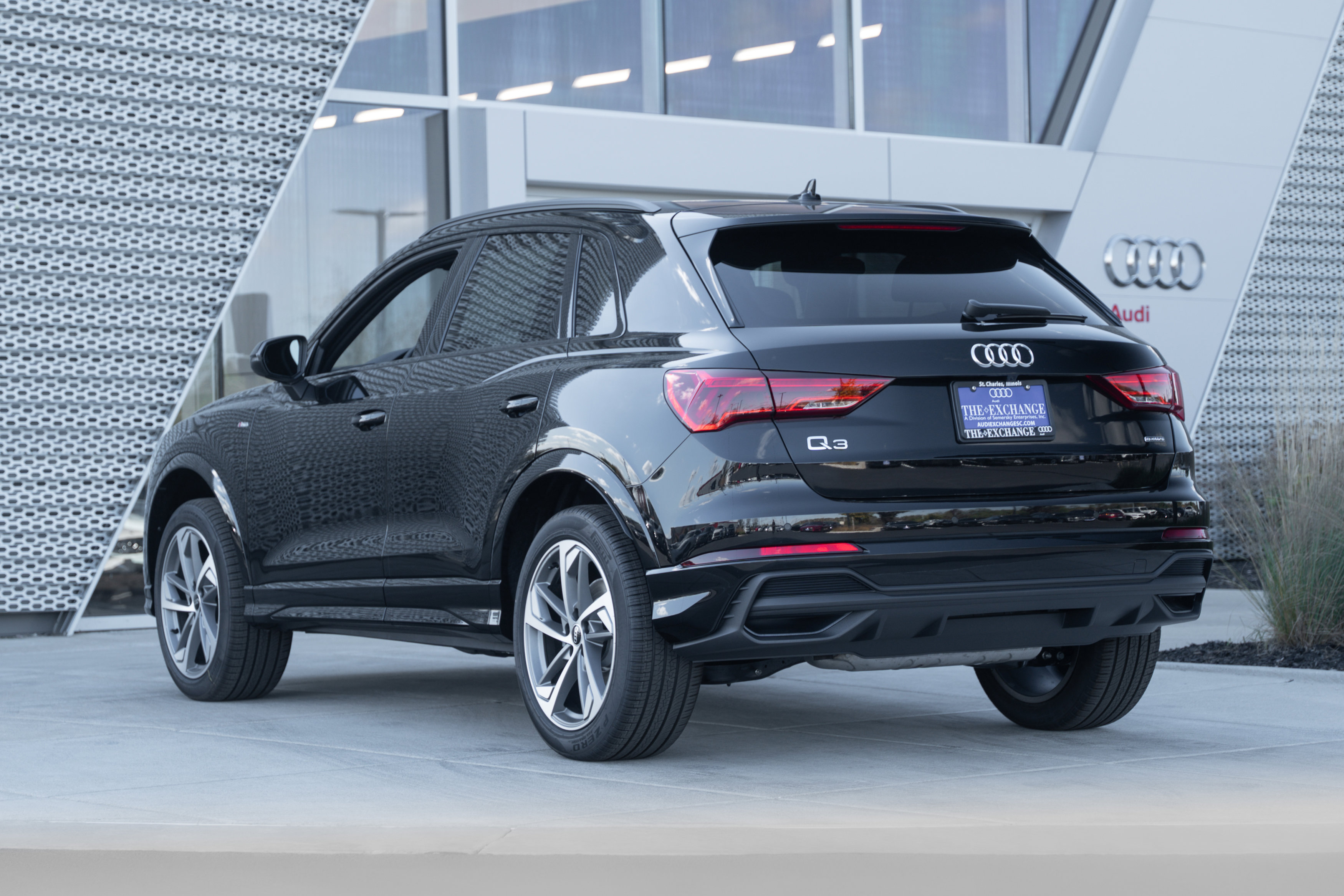 2025 Audi Q3 S line Premium photo 3