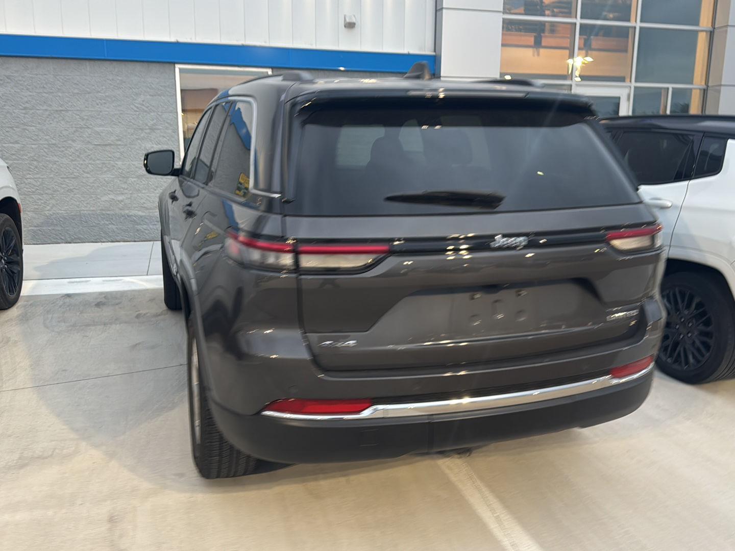 2023 Jeep Grand Cherokee Limited photo 4