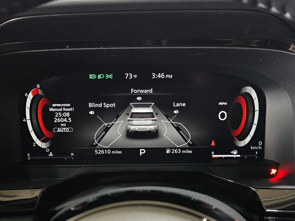 2022 Nissan Pathfinder Platinum photo 12