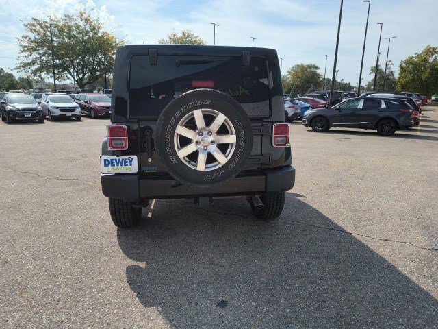 2016 Jeep Wrangler Unlimited Sahara photo 4