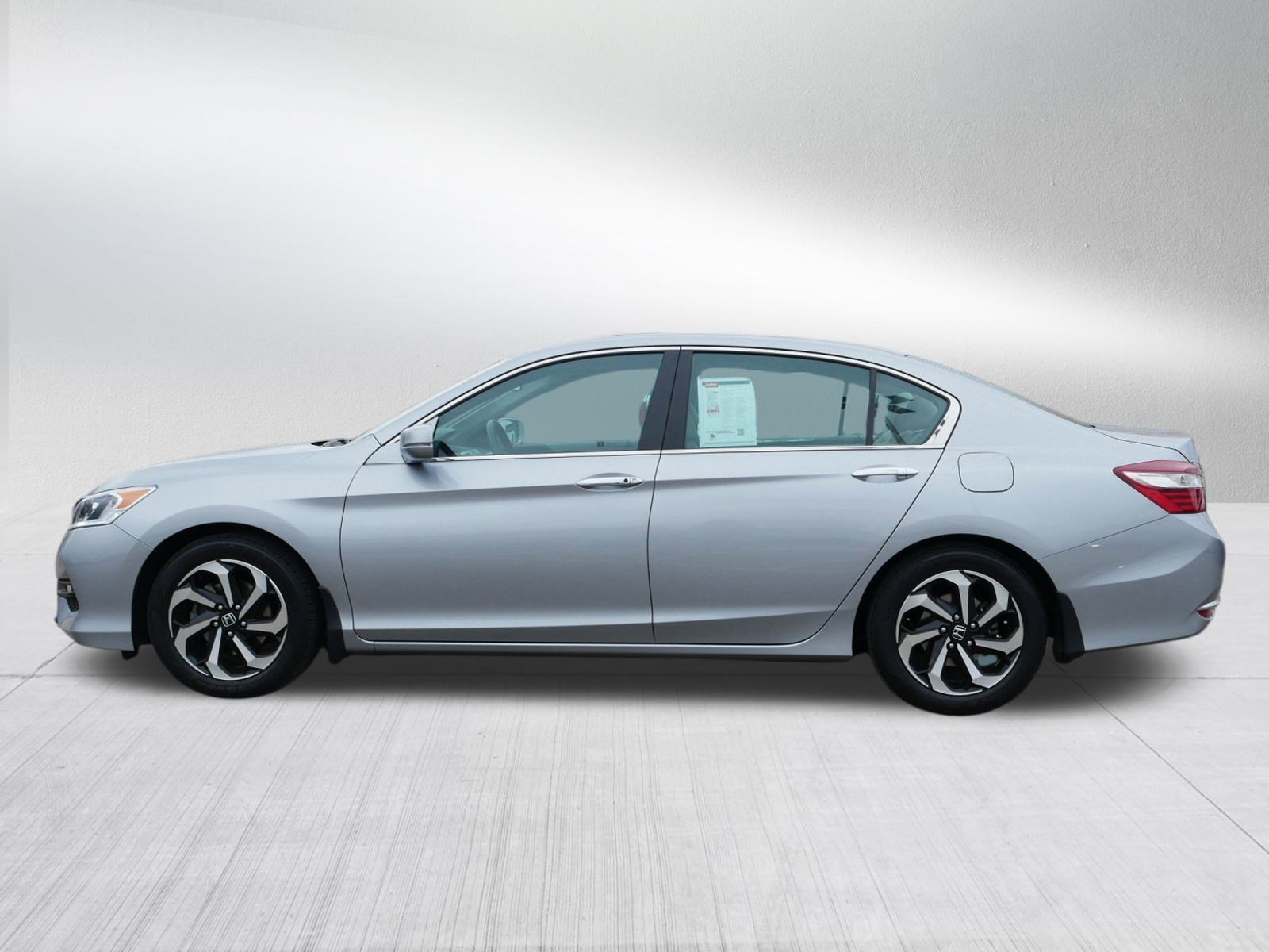 2017 Honda Accord EX photo 4
