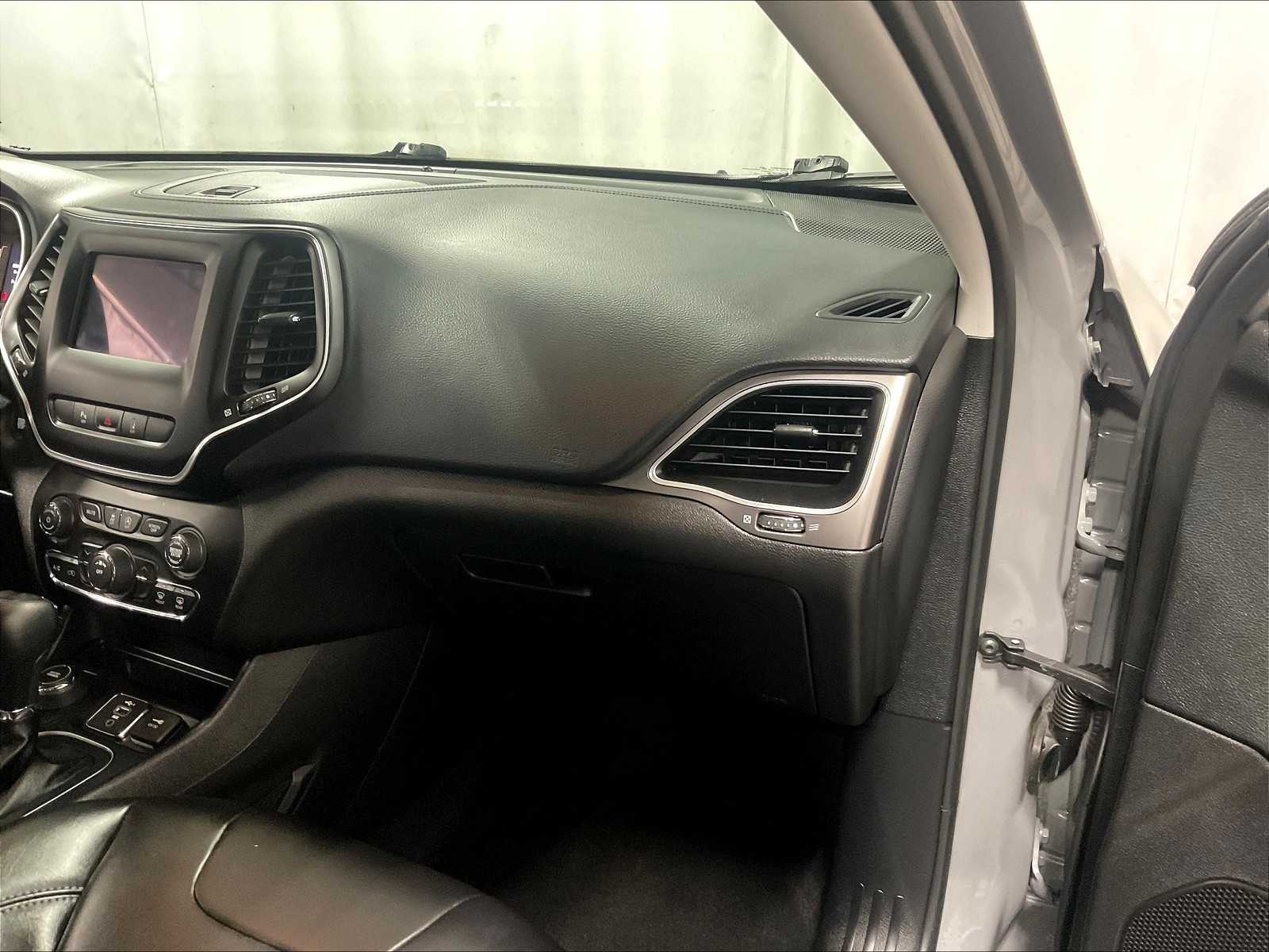 2021 Jeep Cherokee Latitude photo 13