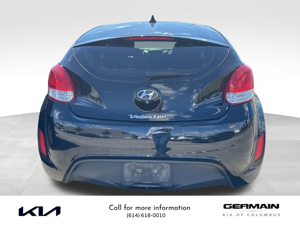 2015 Hyundai Veloster Base photo 3