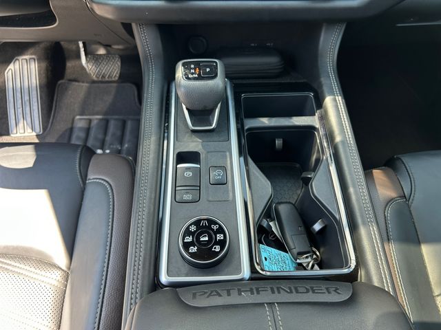 2024 Nissan Pathfinder Platinum photo 16