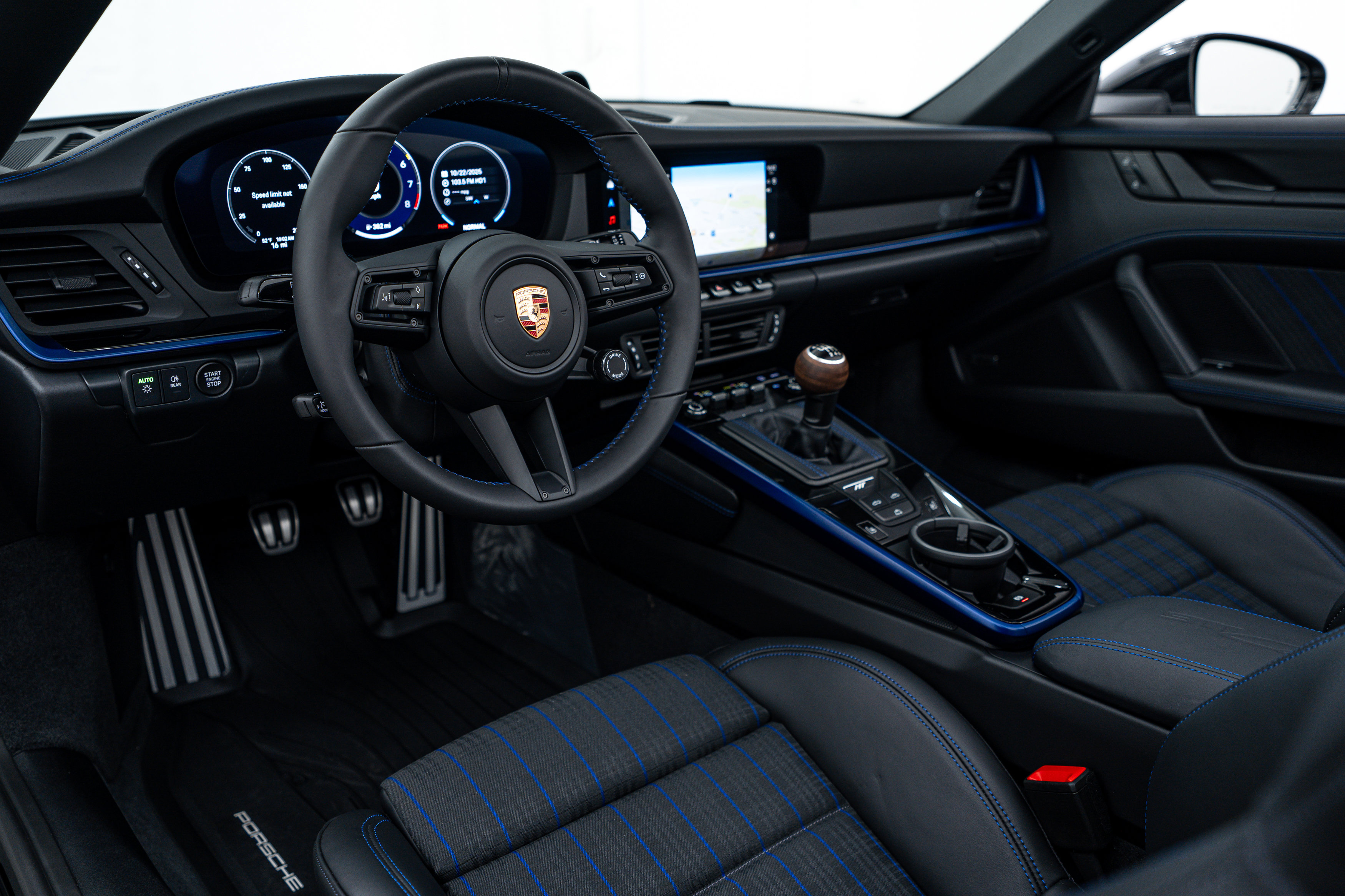 2026 Porsche 911 Cabriolet photo 4