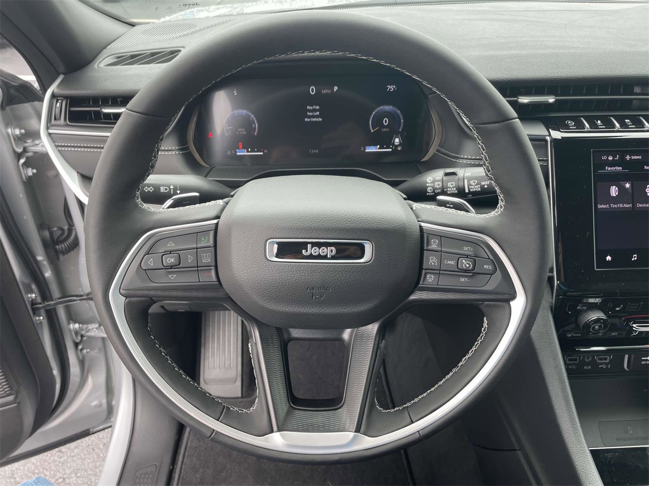 2025 Jeep Grand Cherokee Laredo X photo 30