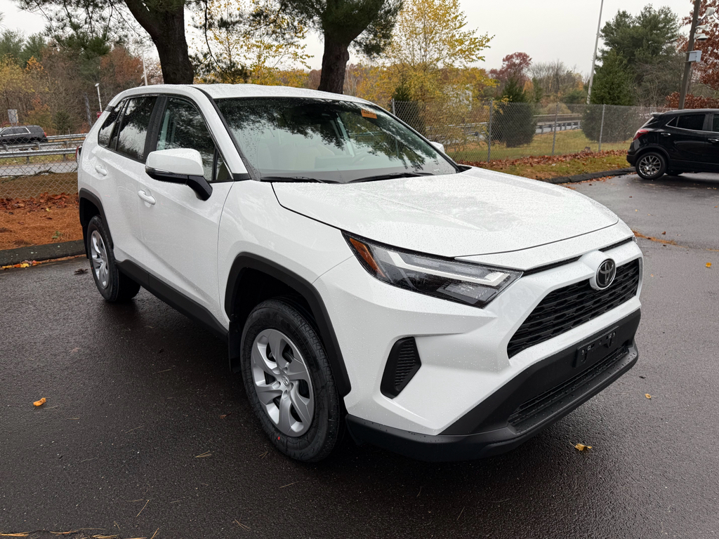 2025 Toyota RAV4 LE's photo