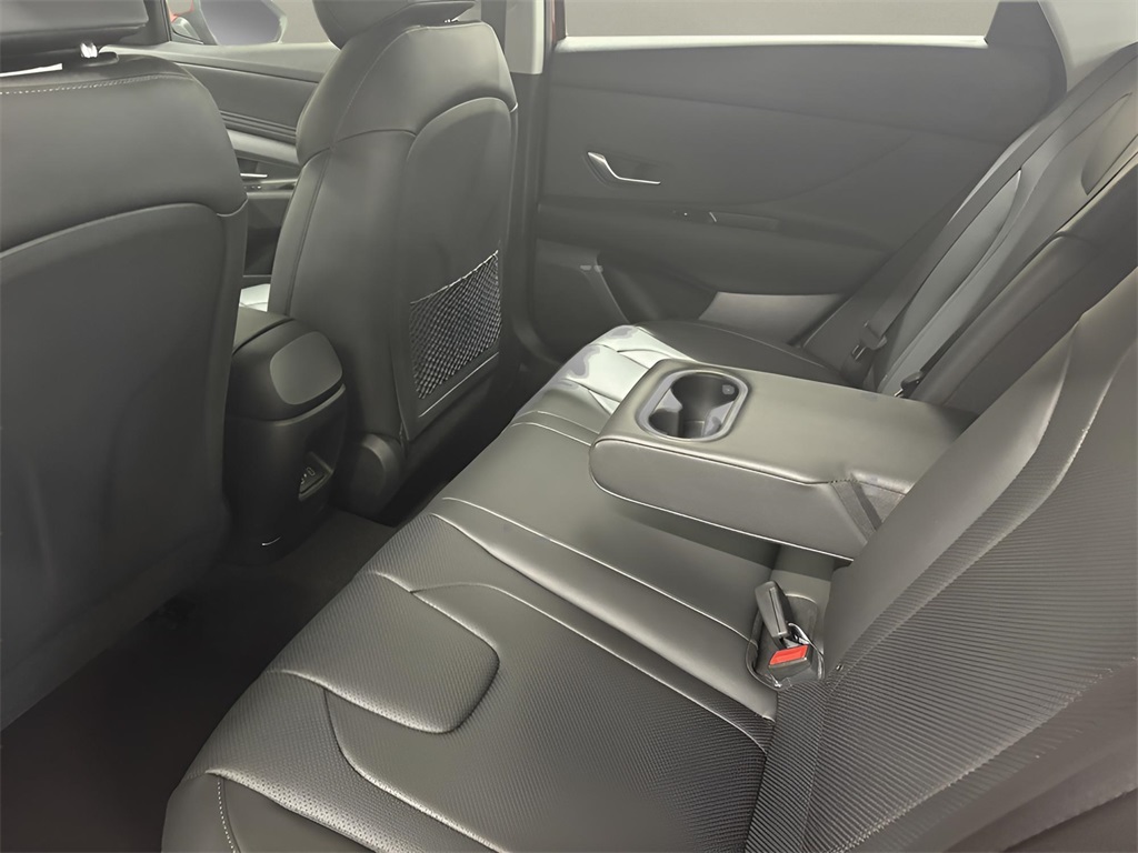 2025 Hyundai Elantra Limited photo 20