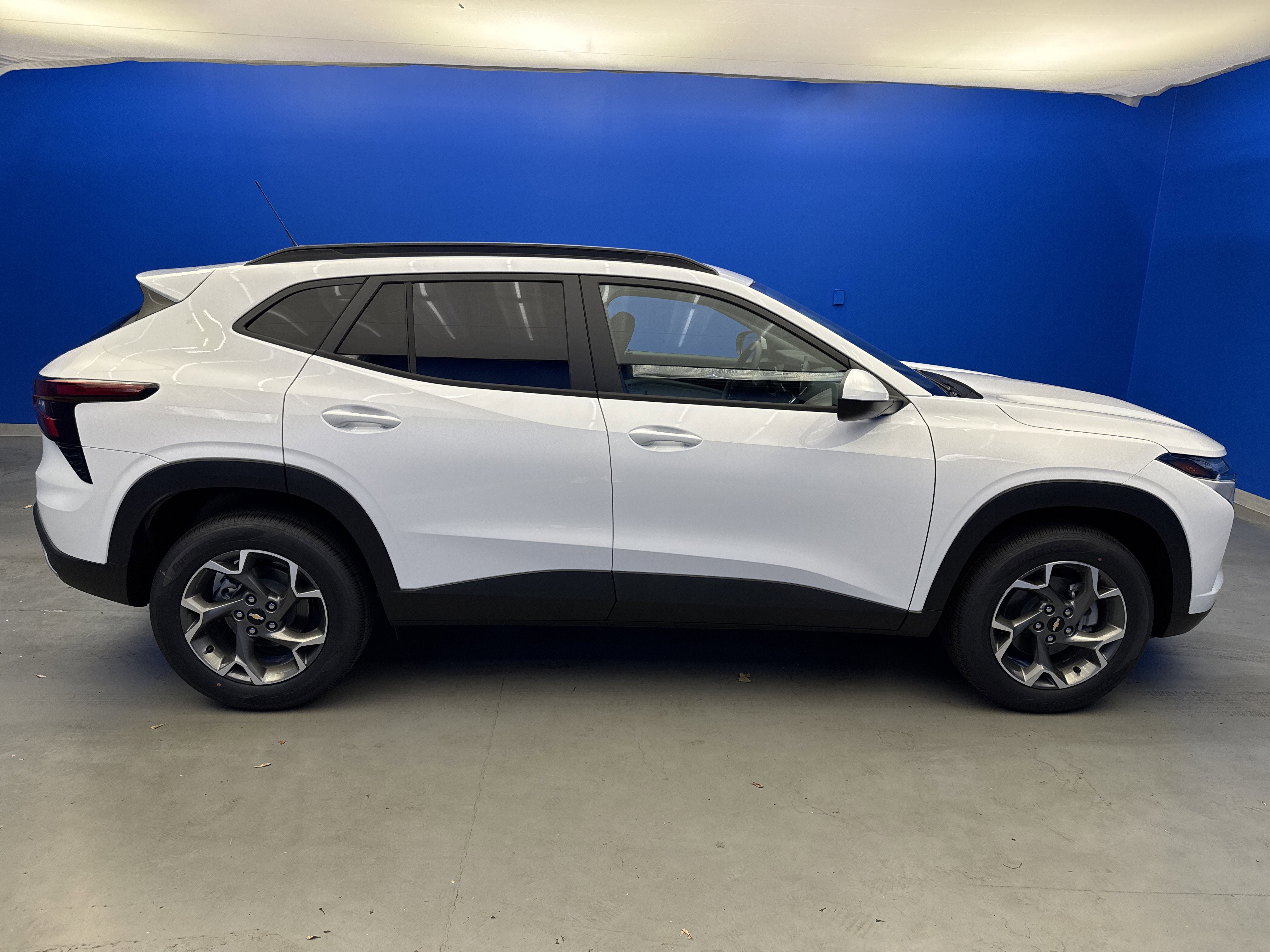 2026 Chevrolet Trax LT photo 2