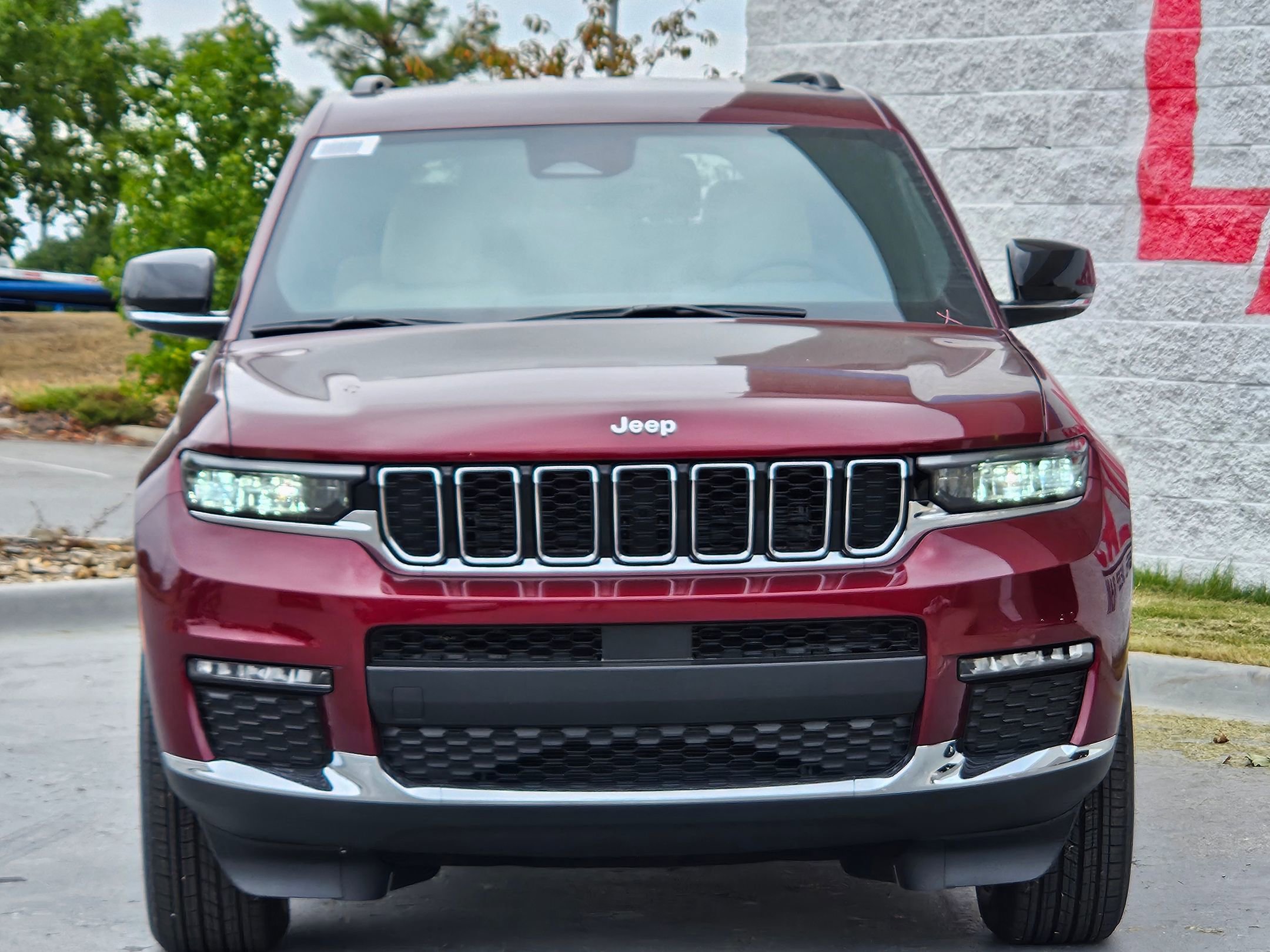 2025 Jeep Grand Cherokee Limited photo 2