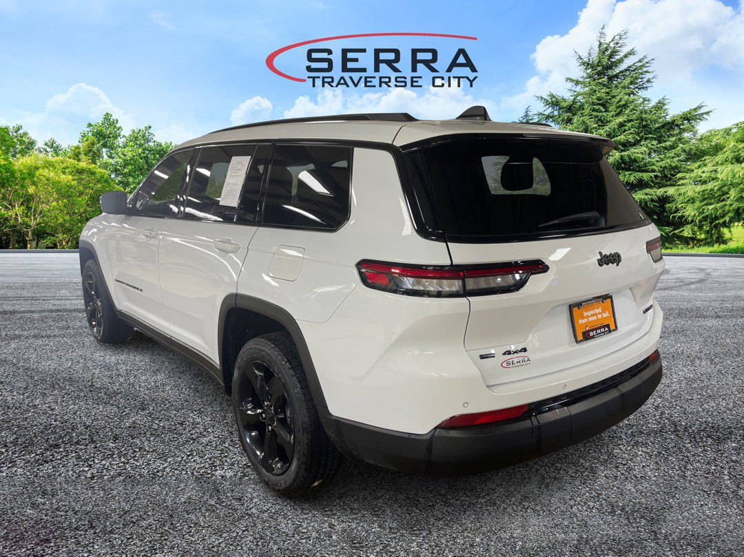 2022 Jeep Grand Cherokee Limited photo 2