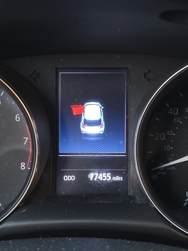 2019 Toyota C-HR LE's photo