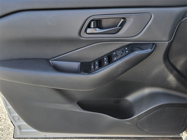 2025 Nissan Rogue S photo 25