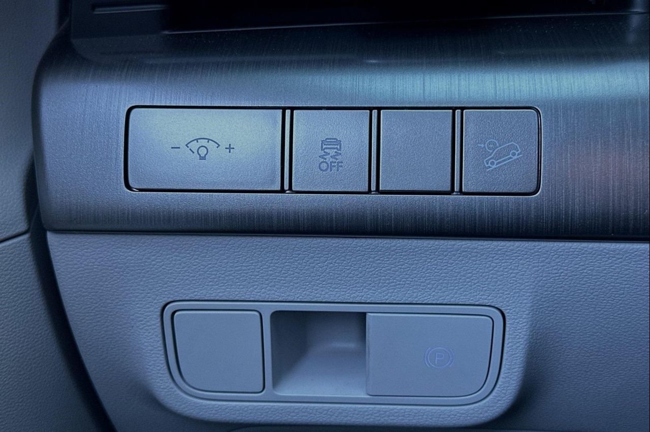2025 Hyundai Kona SEL photo 24