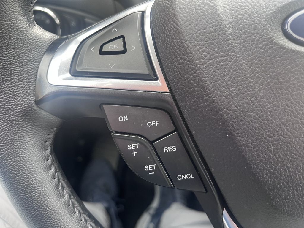 2024 Ford Edge Titanium photo 17