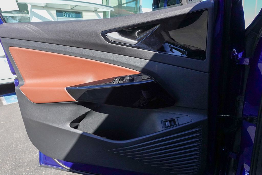 2022 Volkswagen ID.4 Pro S photo 12